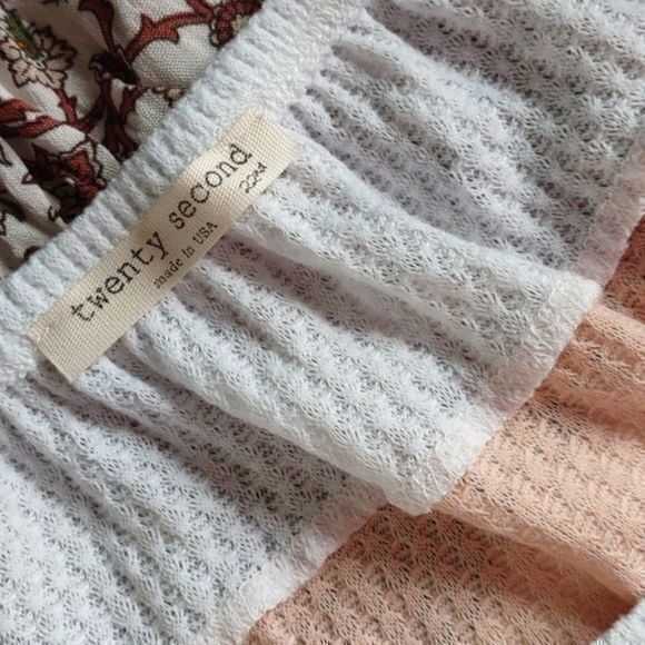 Off Shoulder Neutral Wide Striped Top with Pattern Bottom and Bell Sleeves Sz L - Picture 9 of 11